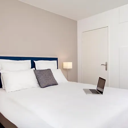 アパートホテル セジュール＆アフェール デヴ 4*