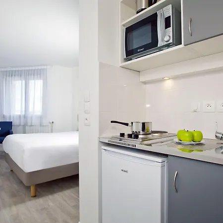 アパートホテル セジュール＆アフェール デヴ