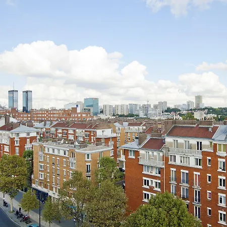 セジュール＆アフェール デヴ 4*