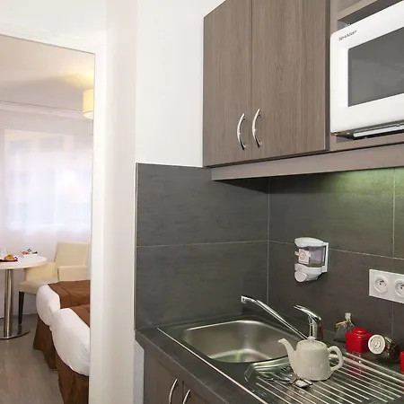 セジュール＆アフェール デヴ アパートホテル 4*