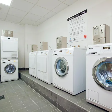 セジュール＆アフェール デヴ 4*