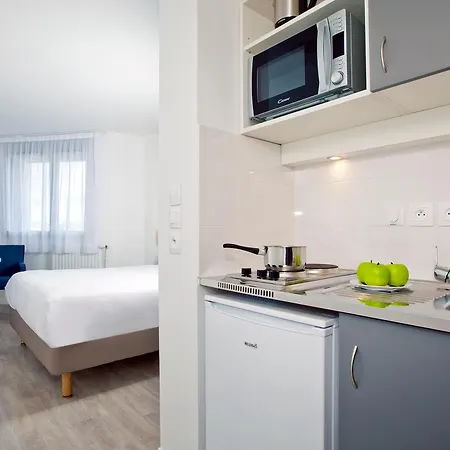 セジュール＆アフェール デヴ アパートホテル 4*