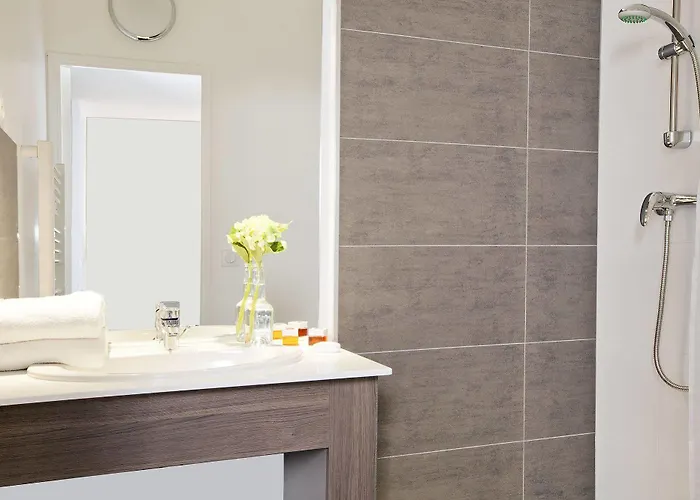 Sejours & Affaires Paris-davout 4*