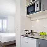 セジュール＆アフェール デヴ 4* パリ
